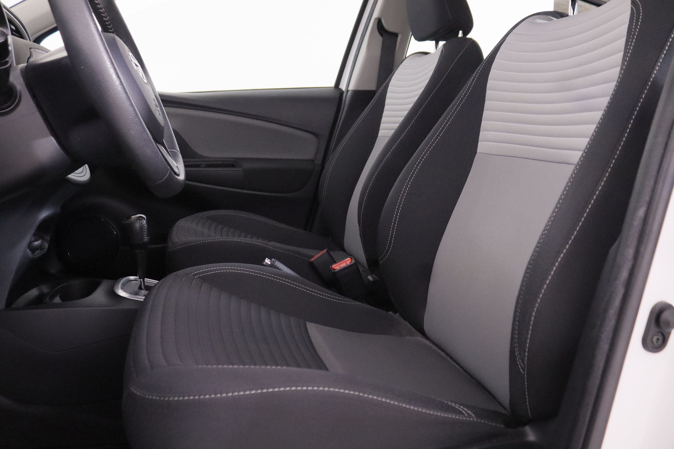 Toyota Yaris 1.5 100H Hybrid - foto 18