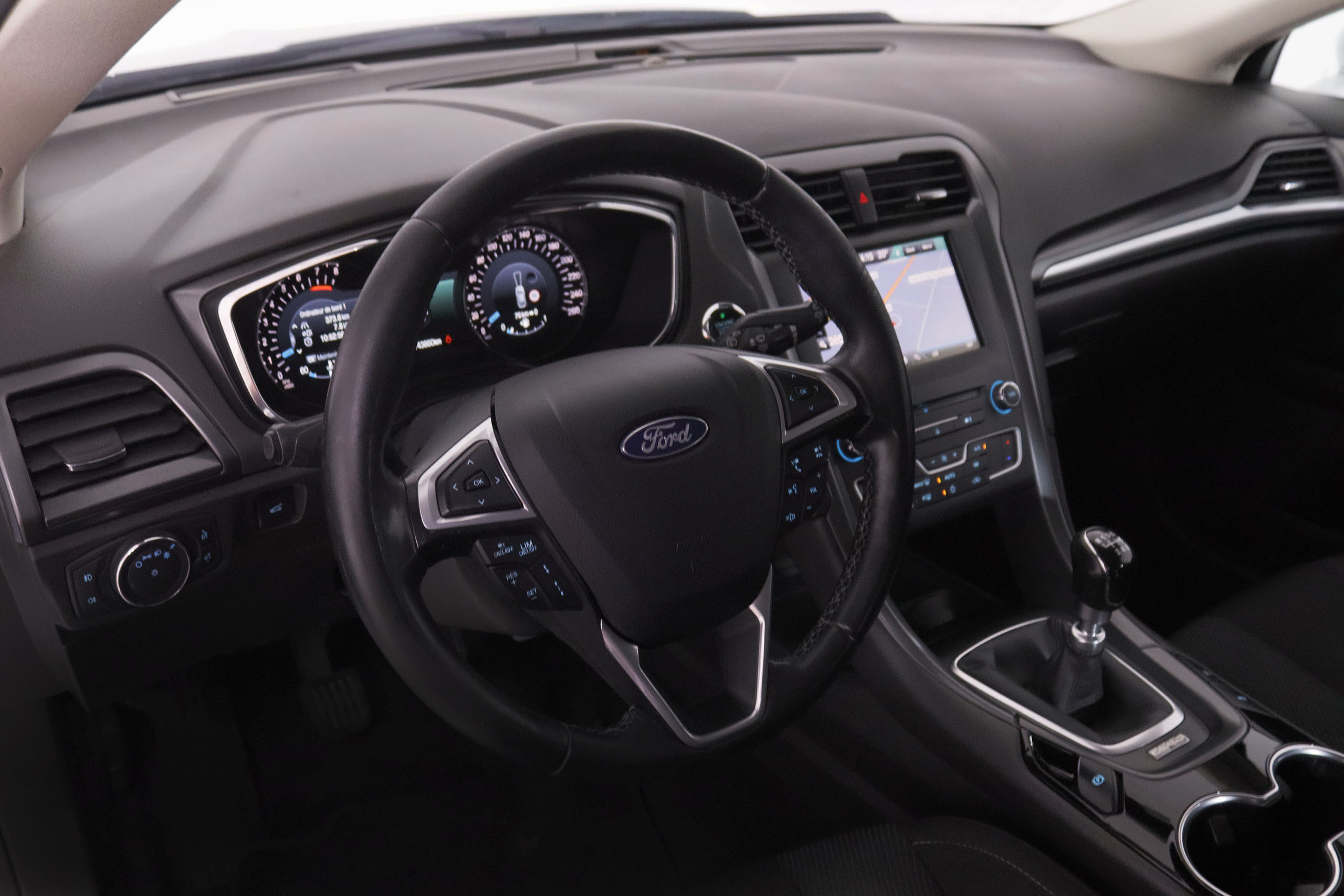 Ford Mondeo 1.5 EcoBoost Titanium - foto 11