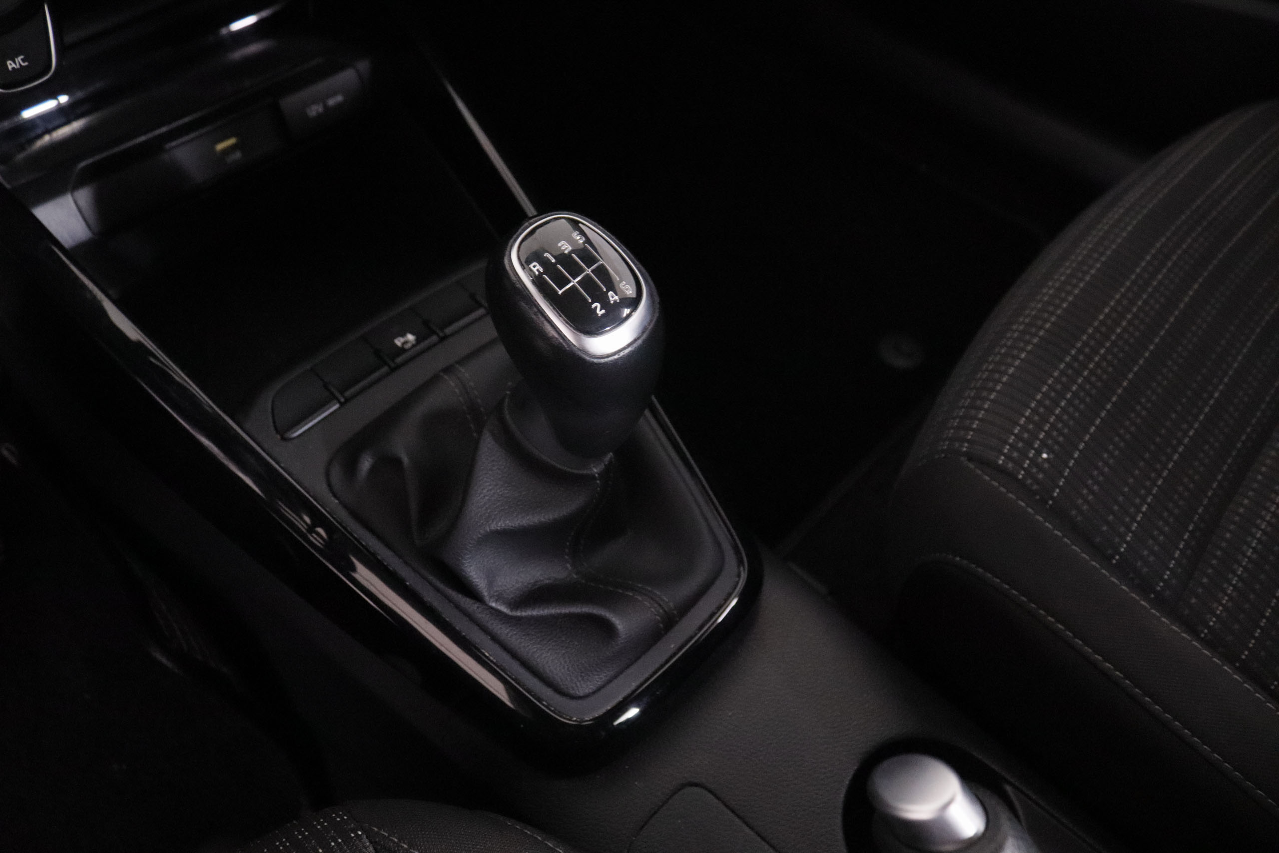 Kia Stonic 1.0 T-GDi Active - foto 16