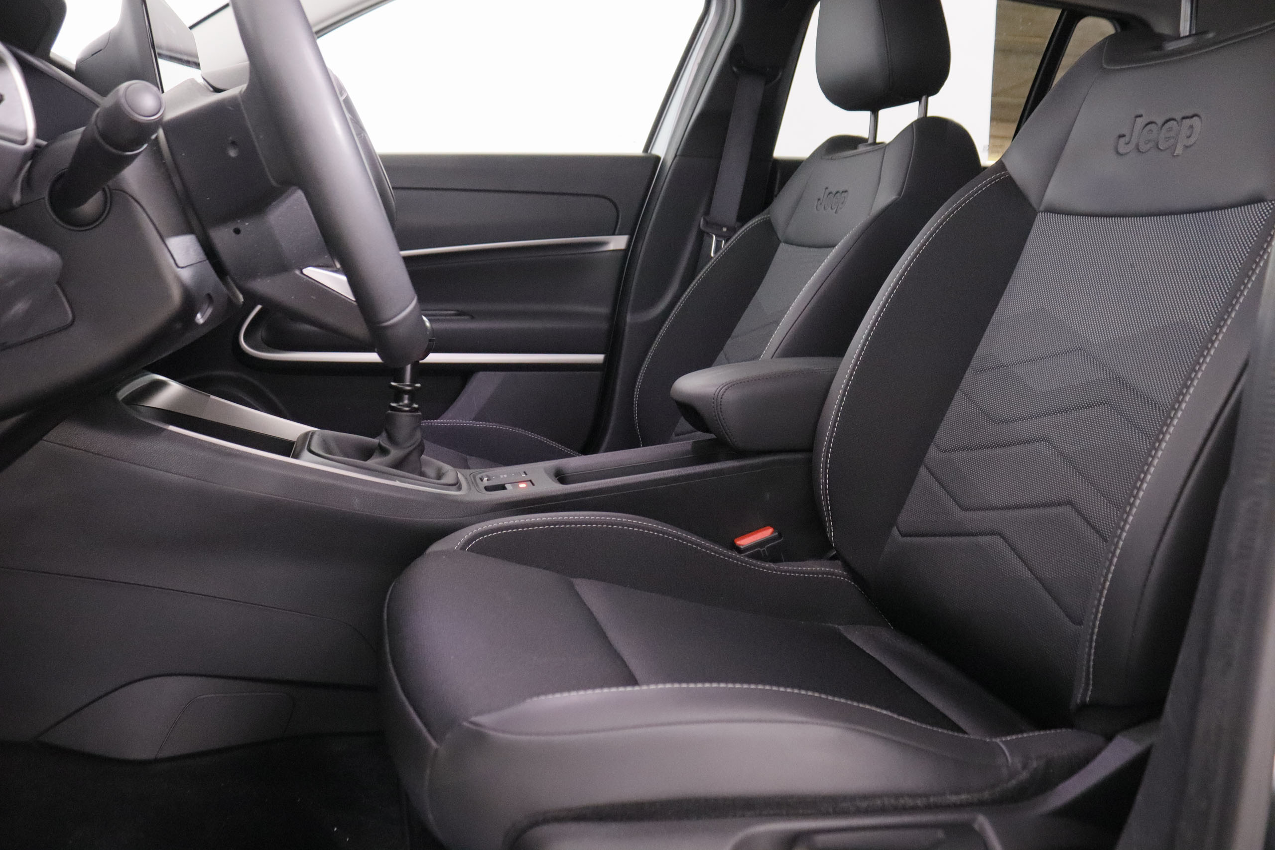 Jeep Avenger 1.2i Summit - foto 24
