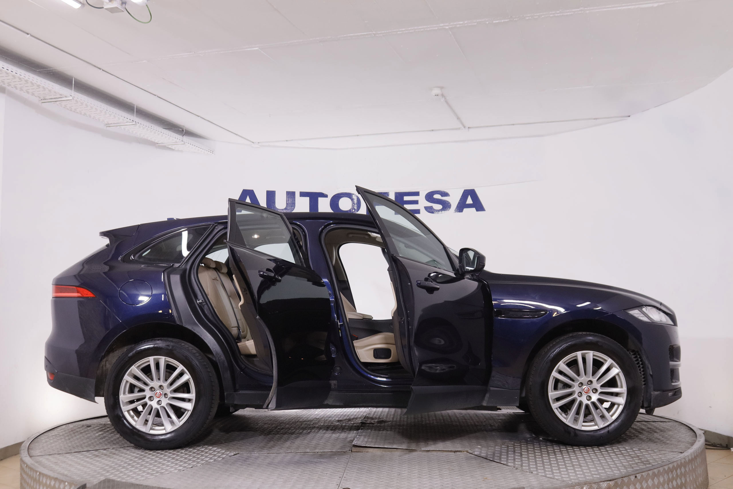 Jaguar F-Pace 2.0 I4D Prestige AWD - foto 9