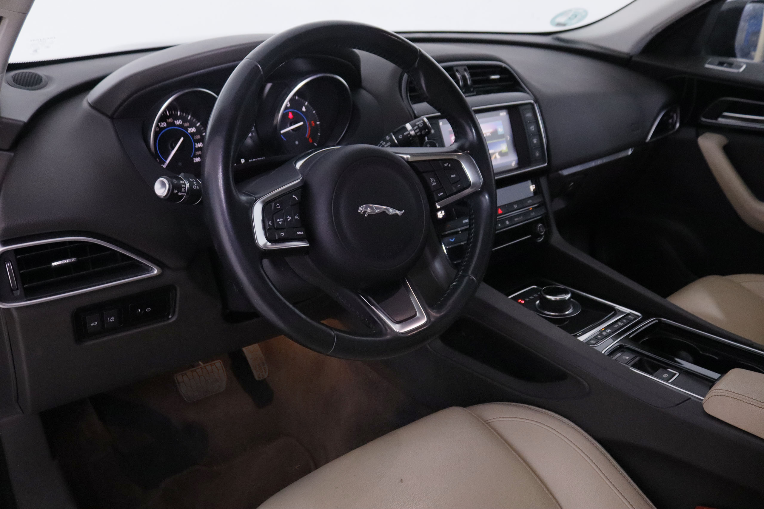 Jaguar F-Pace 2.0 I4D Prestige AWD - foto 11
