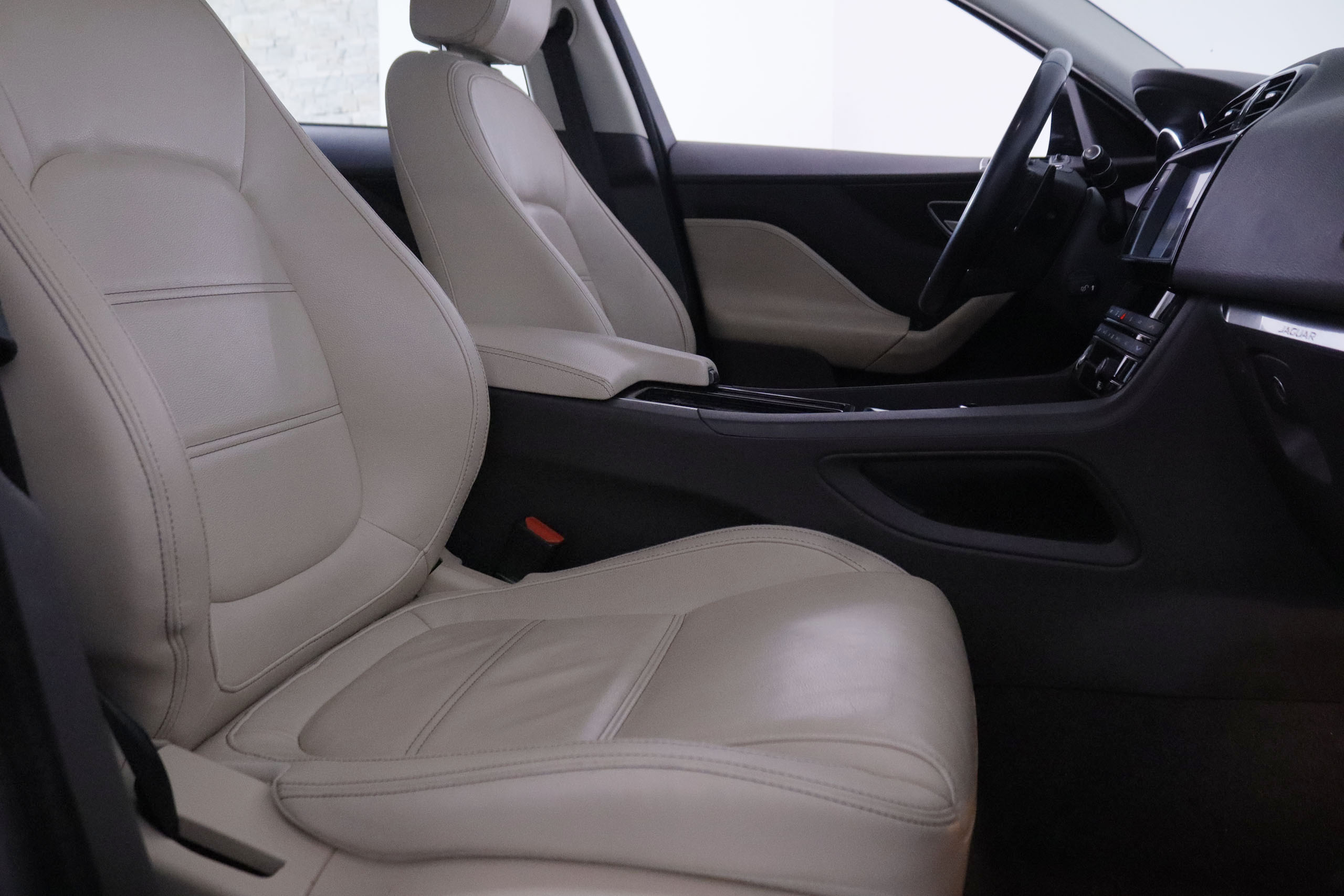 Jaguar F-Pace 2.0 I4D Prestige AWD - foto 20