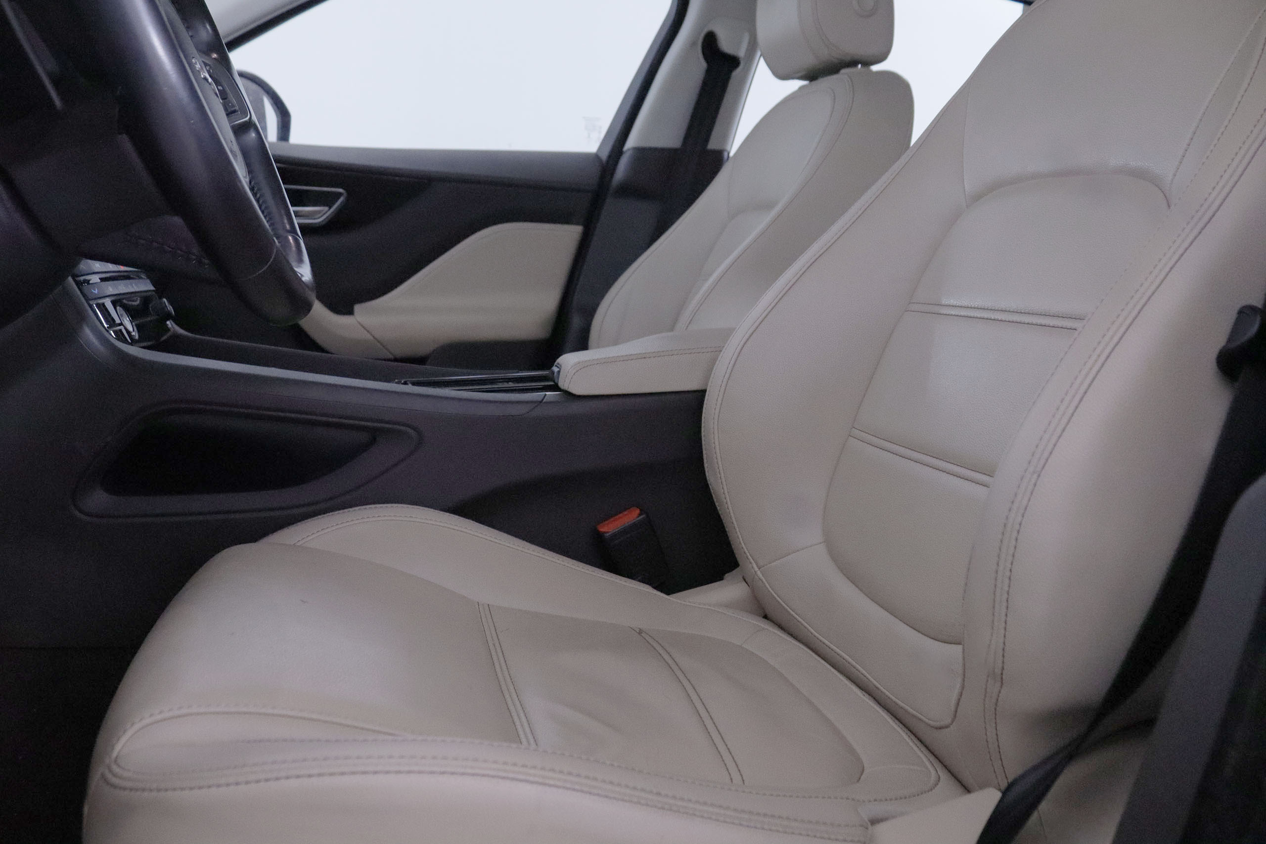 Jaguar F-Pace 2.0 I4D Prestige AWD - foto 18