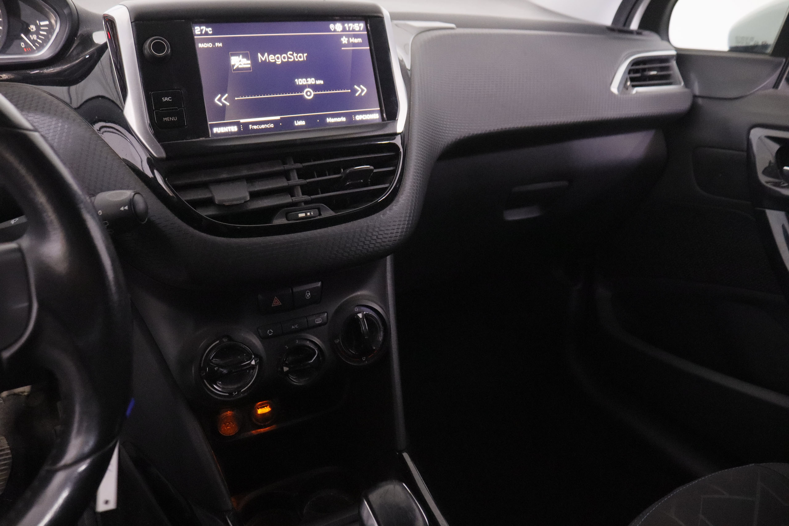 Peugeot 2008 1.5 BlueHDi Signature - foto 13