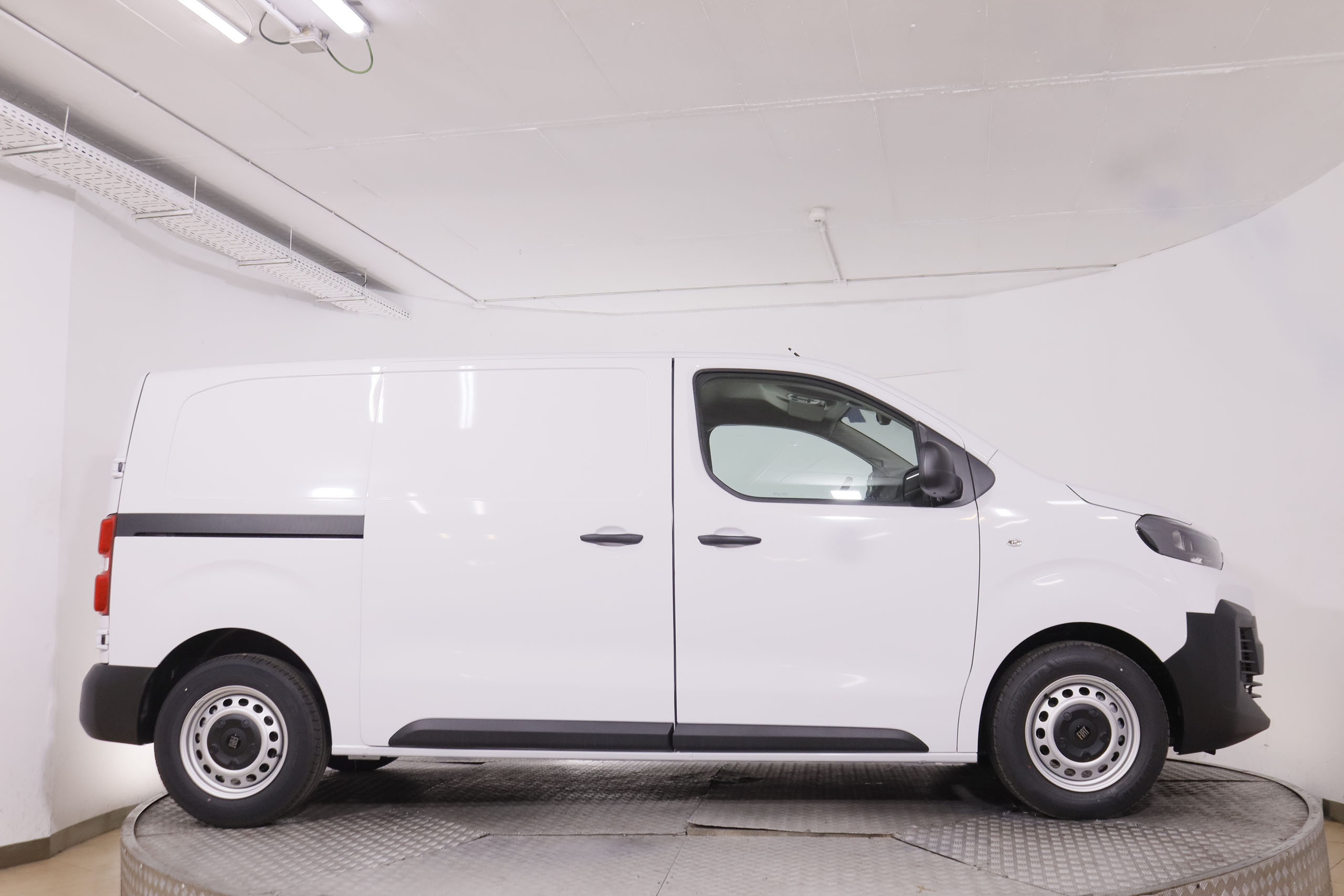 Fiat Scudo Furgo 1.5 D M Venta Solo Profesionales - foto 8