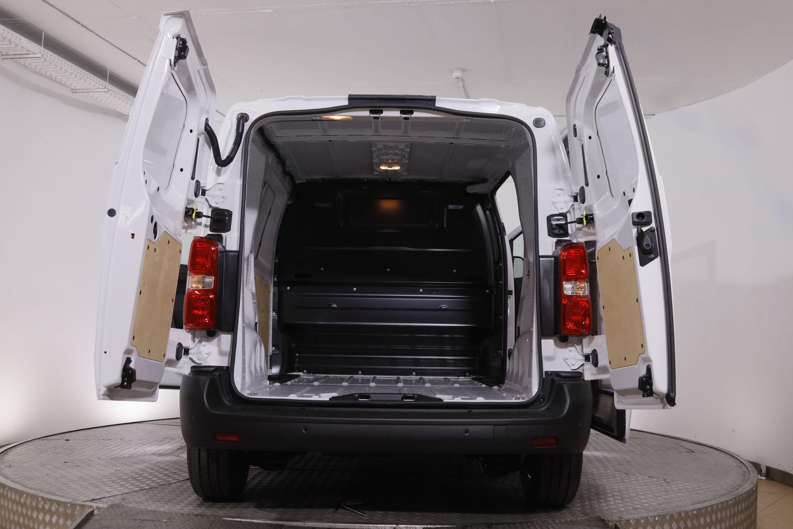 Fiat Scudo Furgo 1.5 D M Venta Solo Profesionales - foto 10