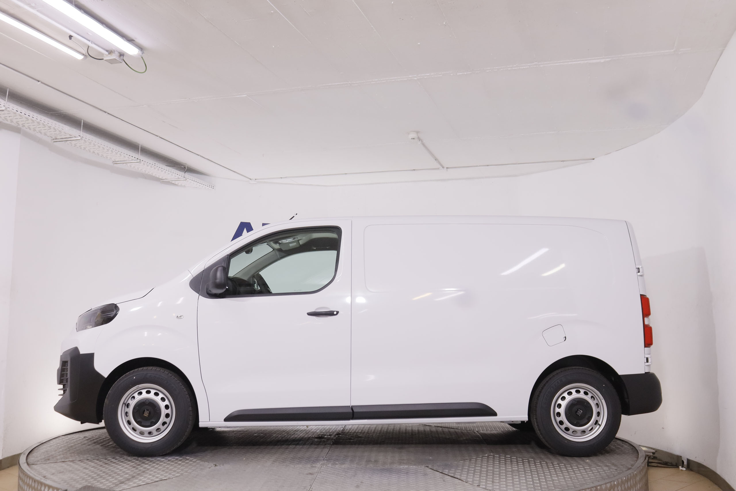 Fiat Scudo Furgo 1.5 D M Venta Solo Profesionales - foto 4