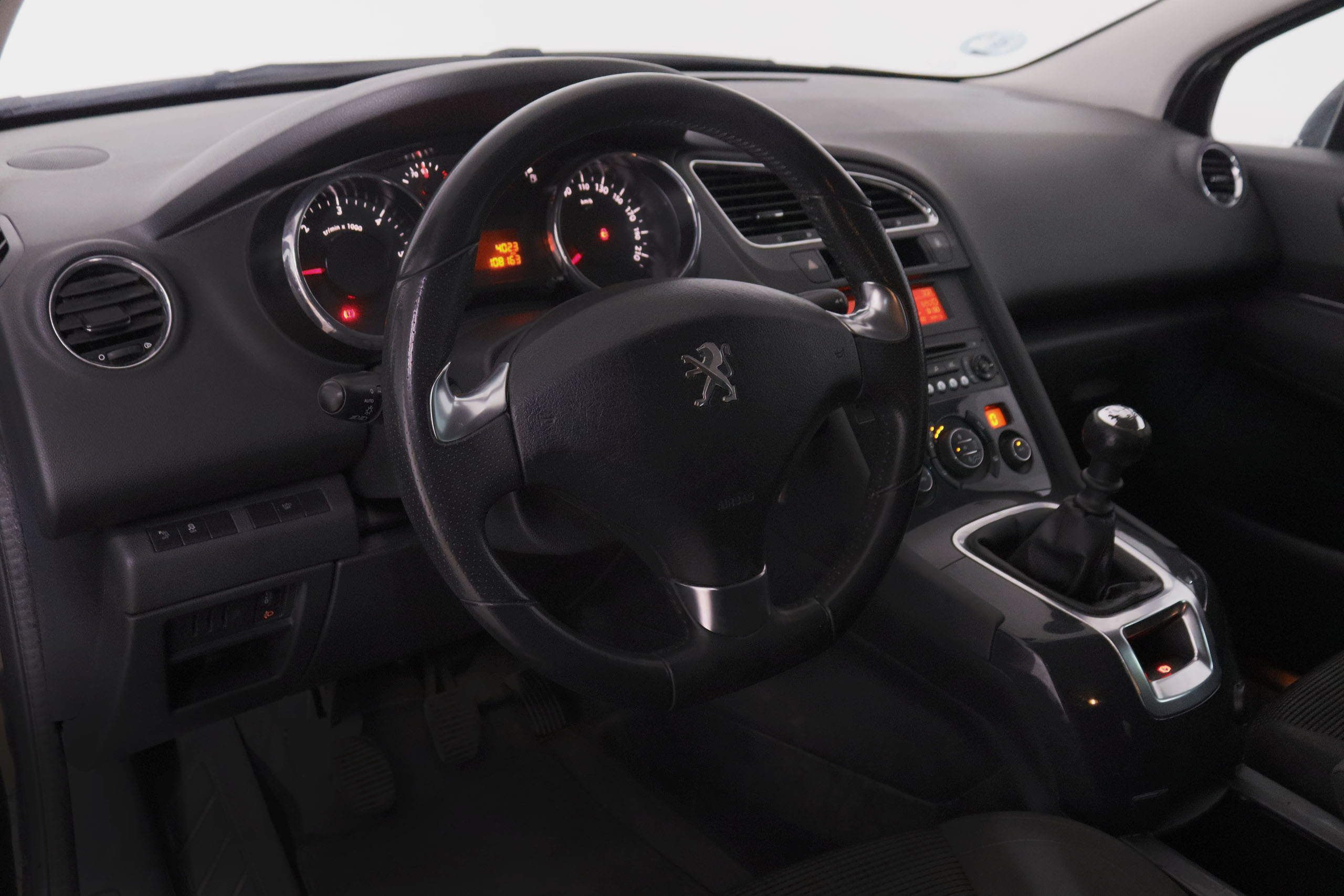 Peugeot 5008 1.6 BlueHDi Style 7 plazas - foto 11