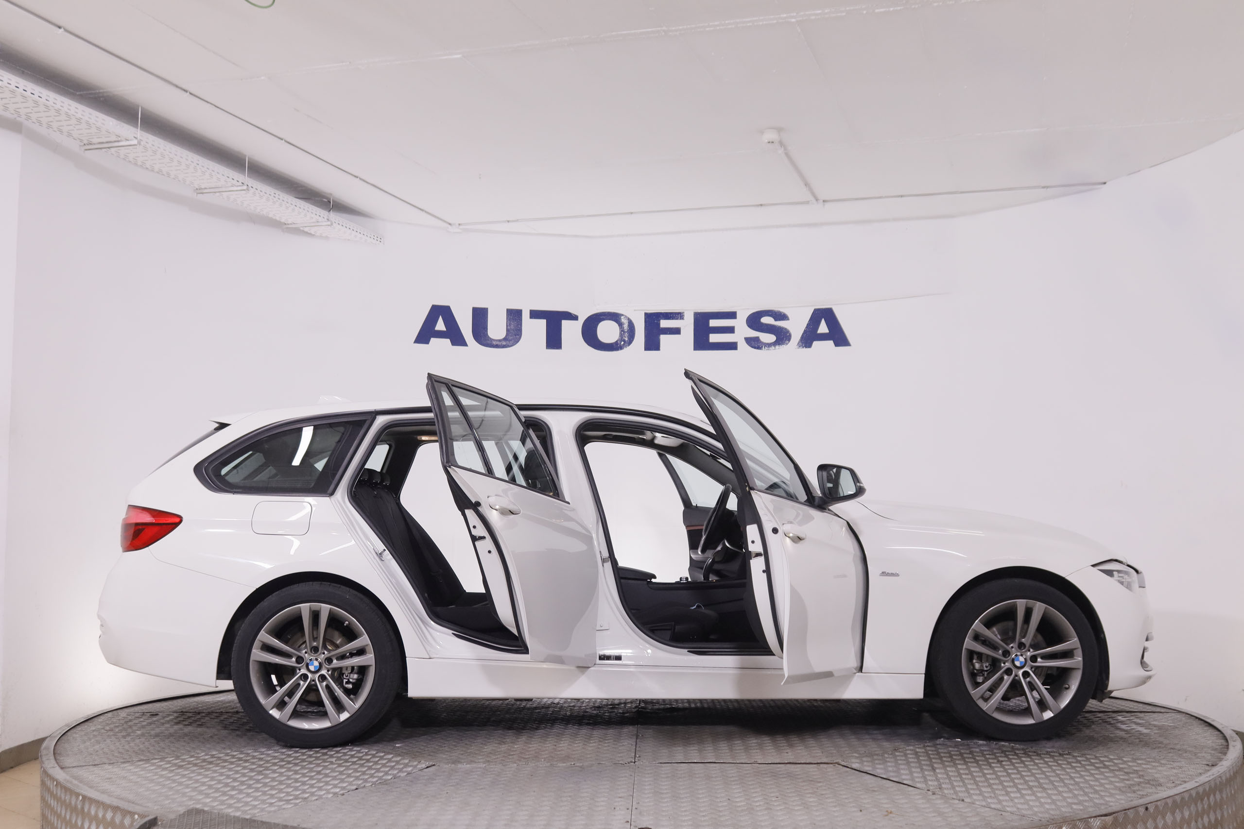 BMW Serie 3 320d Touring xDrive M-Sport - foto 6