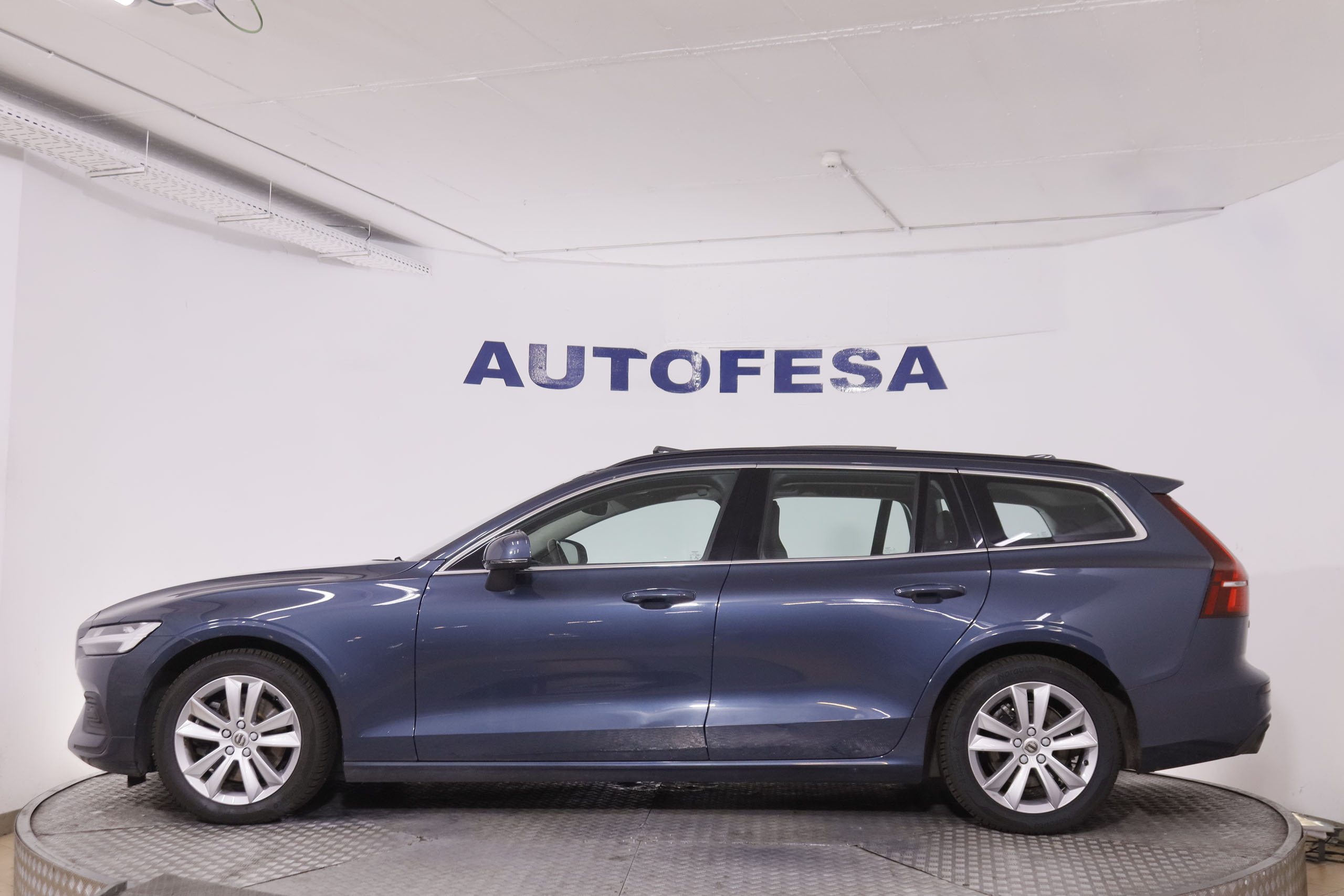 Volvo V60 2.0 B4 Diesel Momentum Business - foto 4