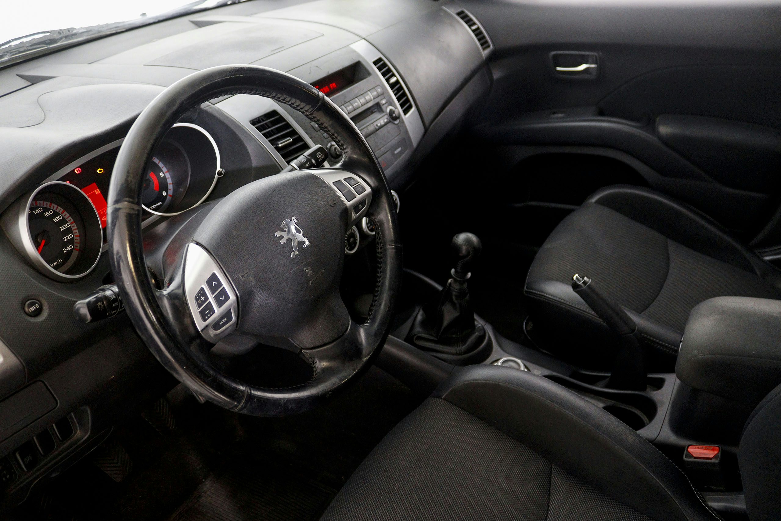 Peugeot 4007 2.2 HDi 156cv Premium 4x4 7 Plazas 5p - Foto 13