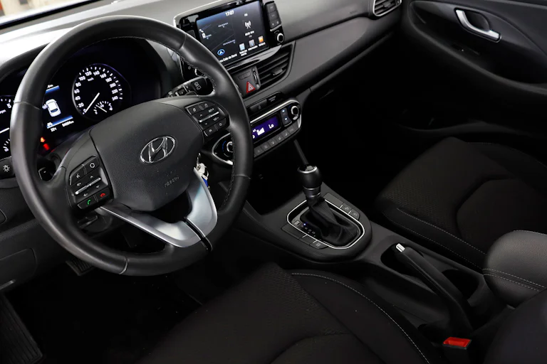 Hyundai I30 1.4 T-GDI TECNO 140cv Auto 5P # NAVY,FAROS LED,CAMARA foto 17