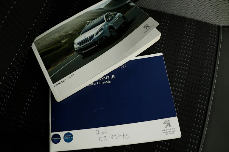Peugeot 2008 1.2 PureTech 110 ETG6 Auto Allure 110cv 5P # NAVY,PARKTRONIC foto 24