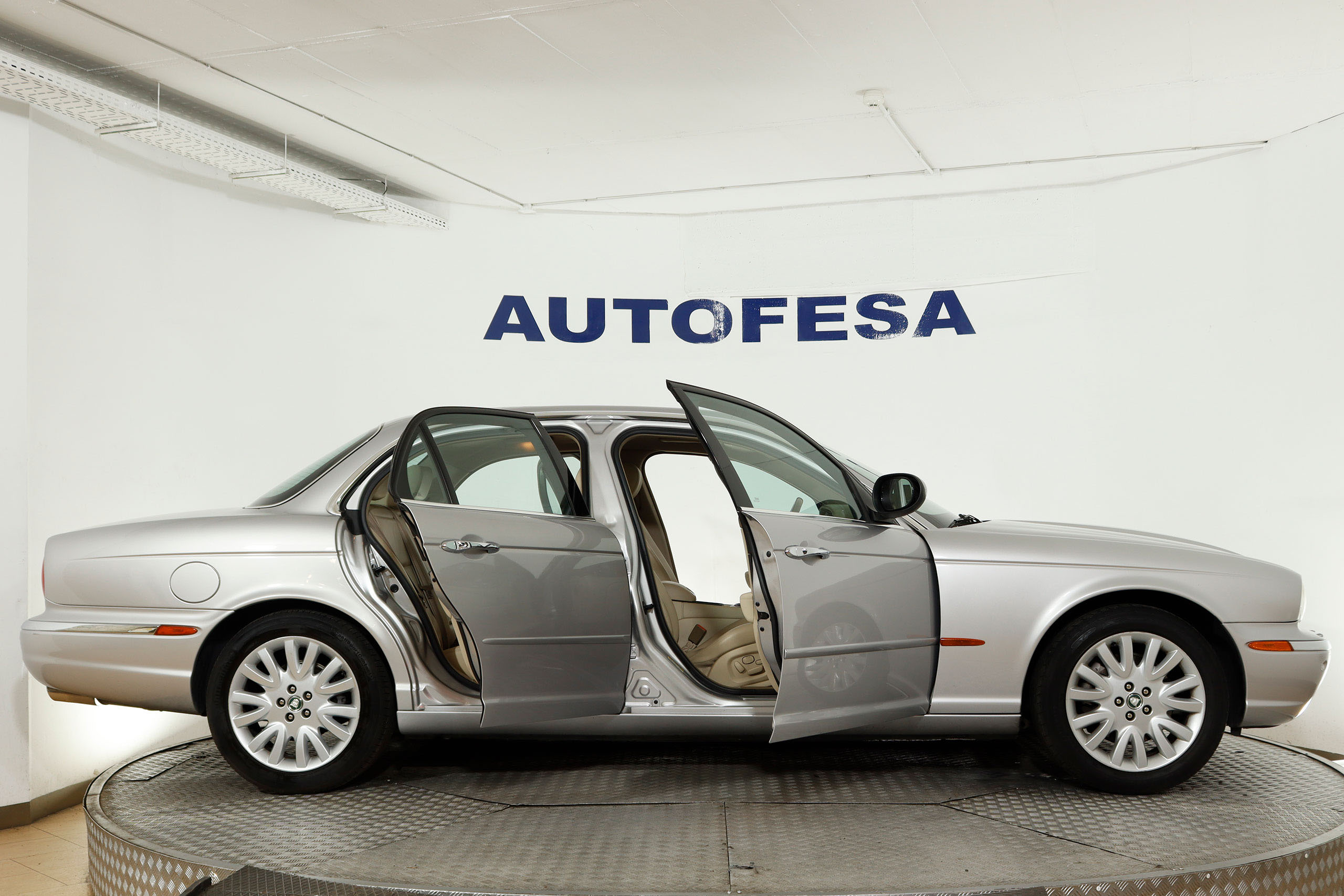 Jaguar Xj8 4.2 V8 Auto 300cv Ejecutive 4P # CUERO foto 13