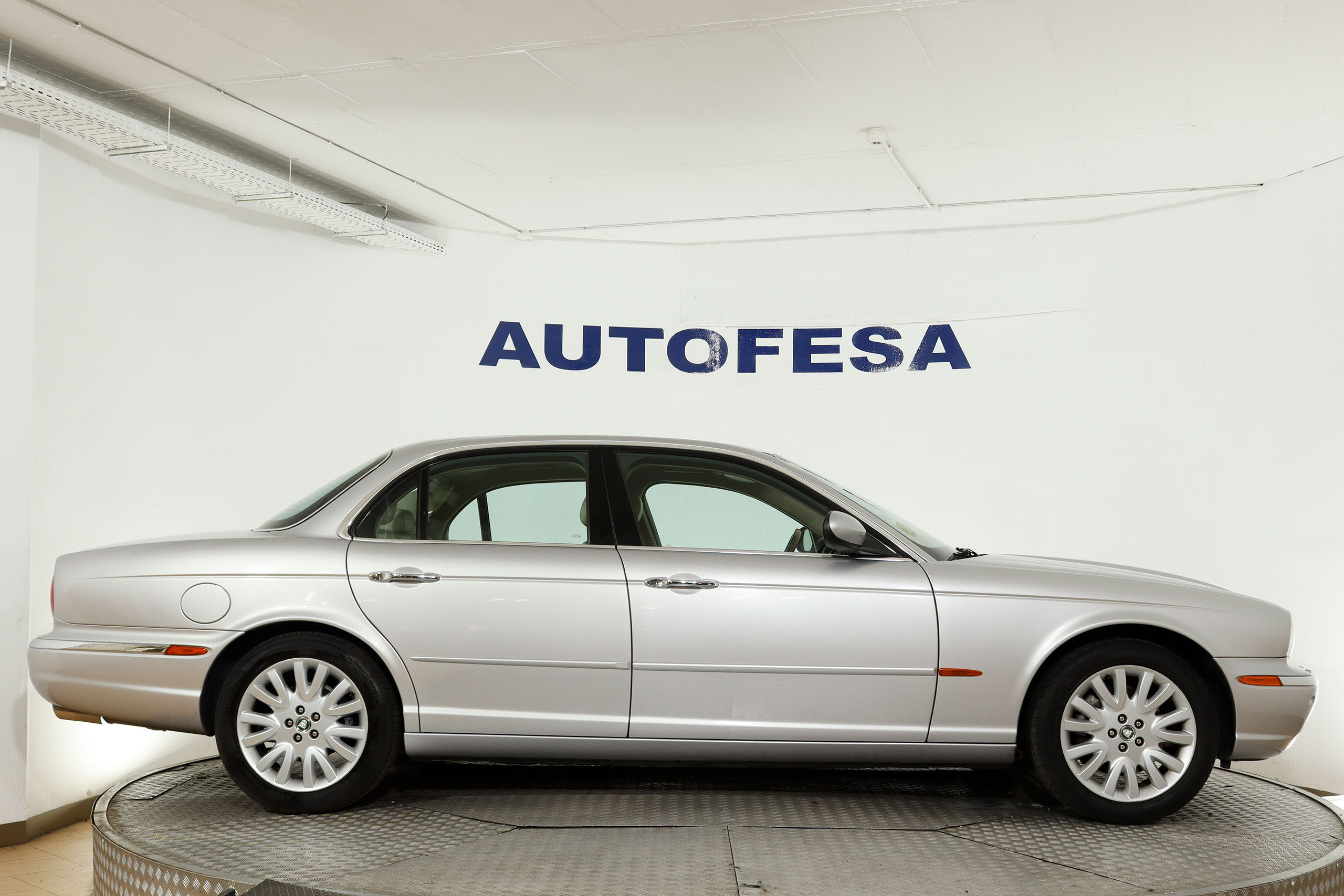 Jaguar Xj8 4.2 V8 Auto 300cv Ejecutive 4P # CUERO foto 5