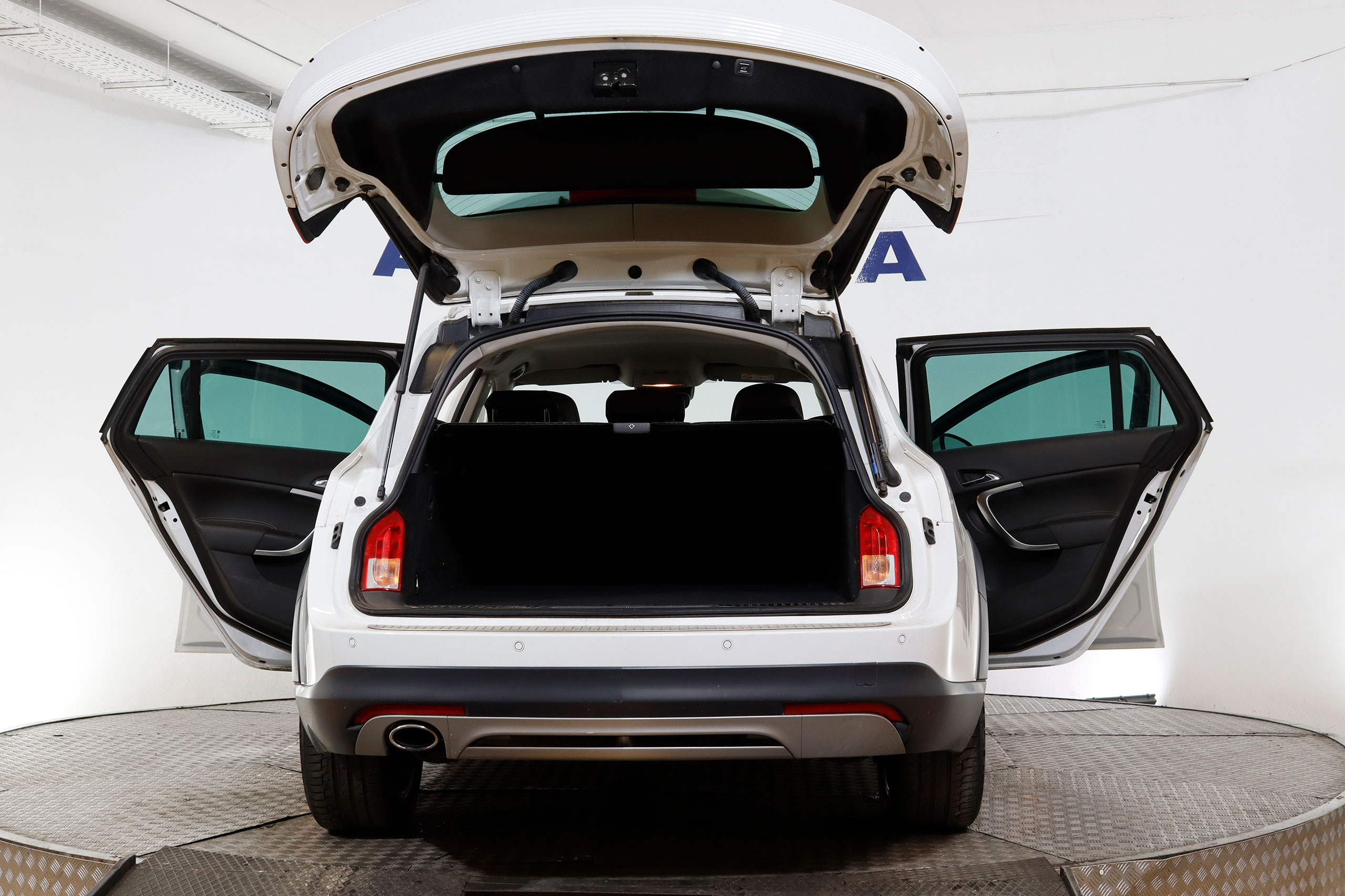 Opel Insignia Country Tourer 2.0 CDTI 4X4 170cv 5P S/S # NAVY, CUERO, BIXENON ,CAMARA TRASERA foto 10