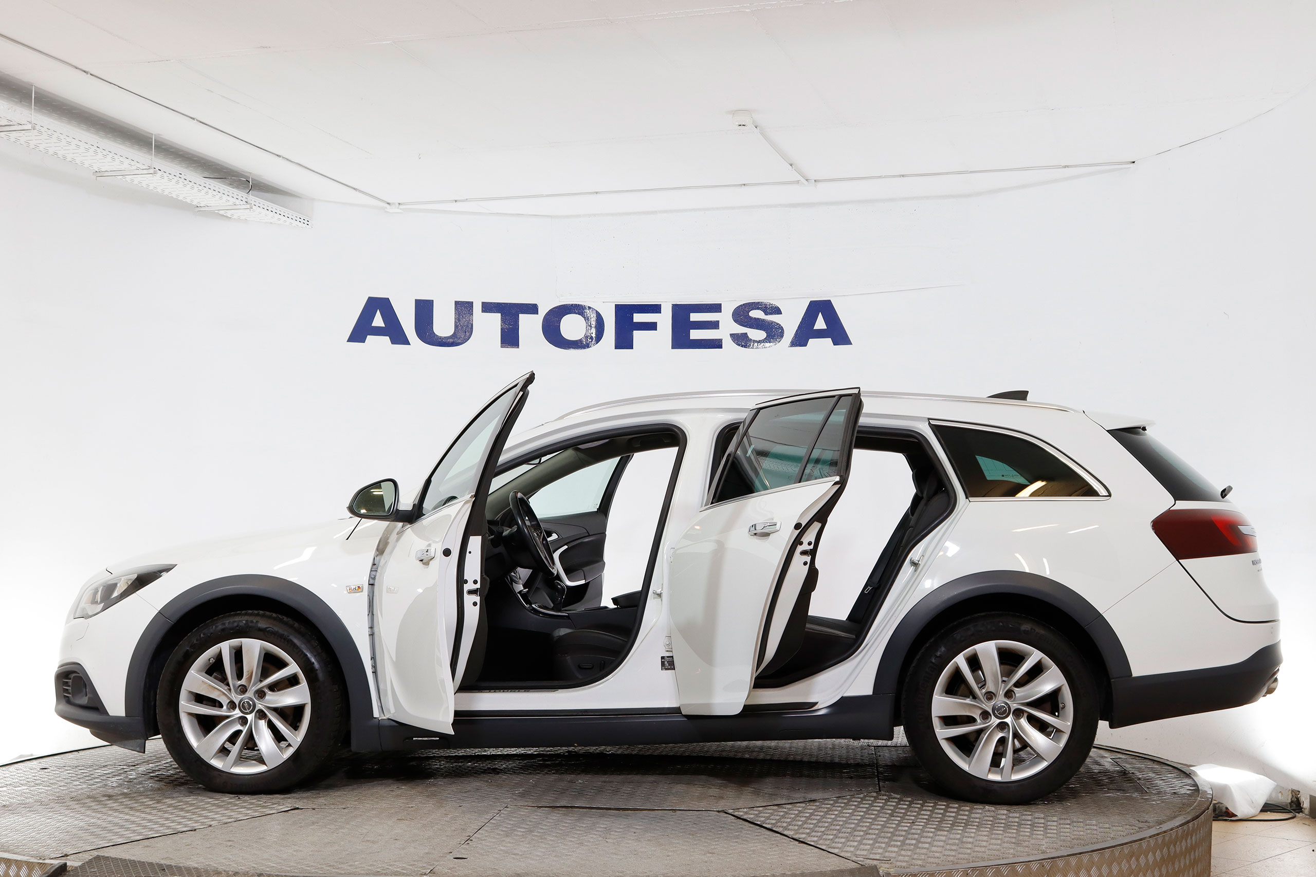 Opel Insignia Country Tourer 2.0 CDTI 4X4 170cv 5P S/S # NAVY, CUERO, BIXENON ,CAMARA TRASERA foto 13