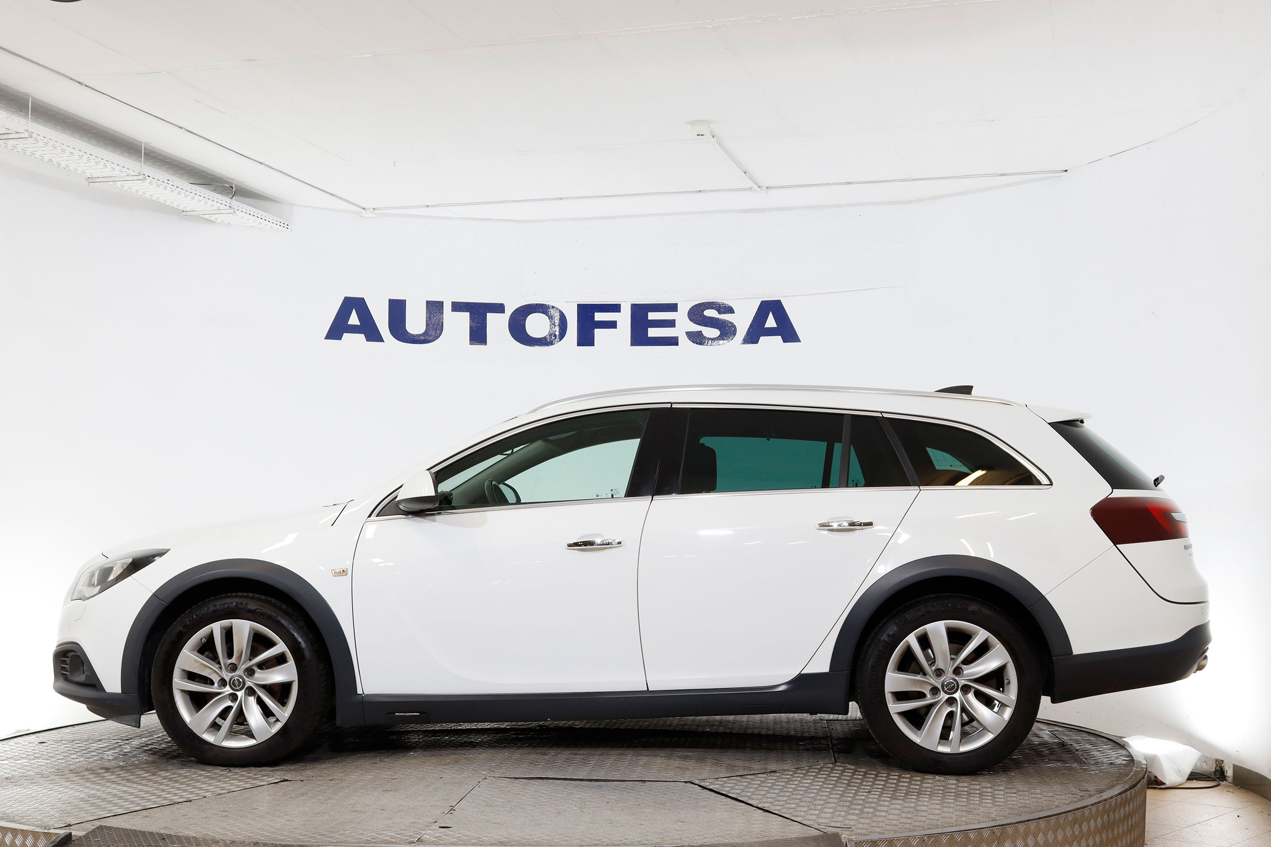 Opel Insignia Country Tourer 2.0 CDTI 4X4 170cv 5P S/S # NAVY, CUERO, BIXENON ,CAMARA TRASERA foto 14