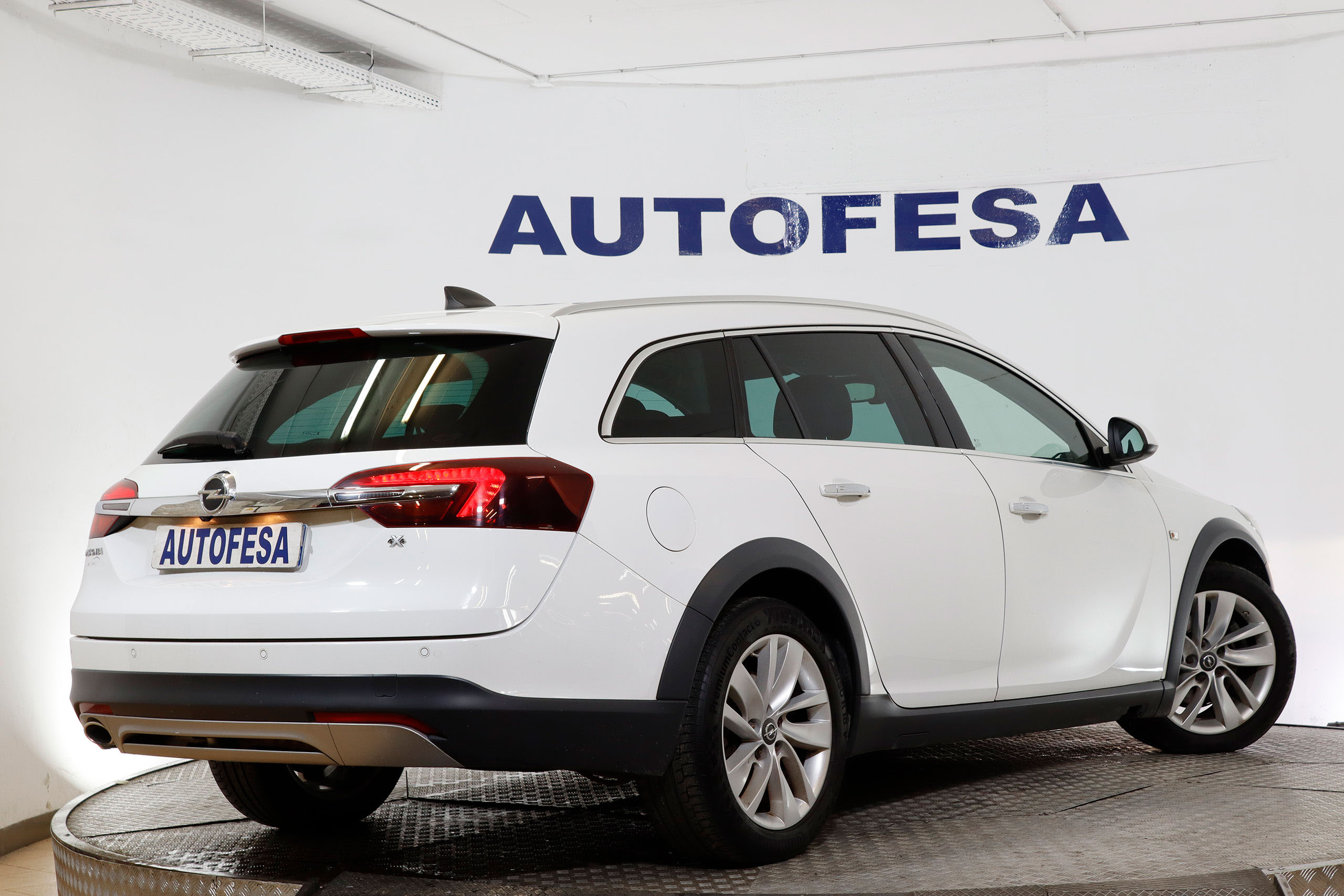 Opel Insignia Country Tourer 2.0 CDTI 4X4 170cv 5P S/S # NAVY, CUERO, BIXENON ,CAMARA TRASERA foto 9