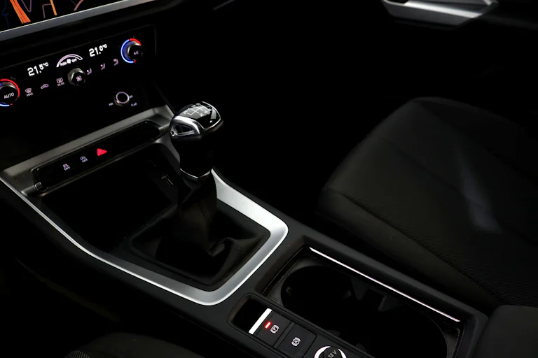 Audi Q3 35 TFSI ADVANCE 1.5 TSI 150cv 5P S/S # IVA DEDUCIBLE, NAVY, FAROS LED foto 19