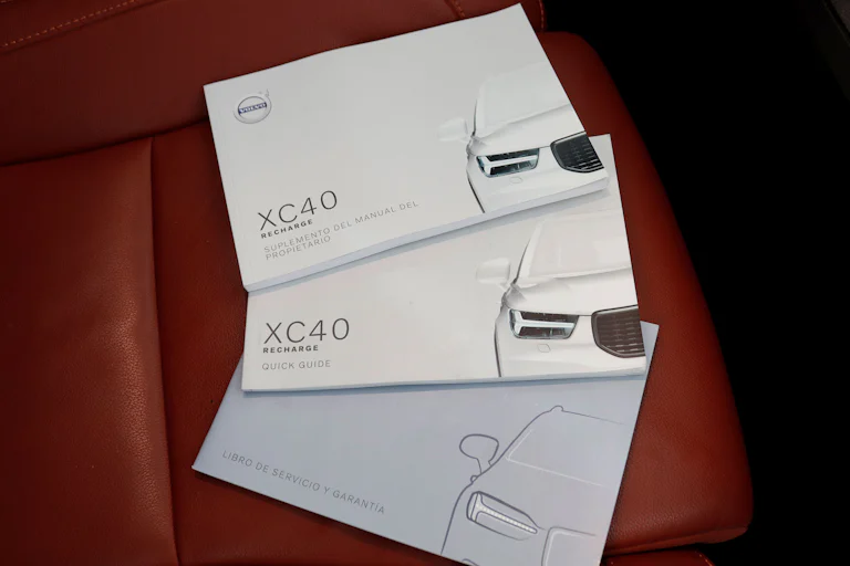 Volvo XC 40 1.5 T5 TWIN RECHARGE INSCRIPTION Auto 197cv 5P # IVA DEUCIBLE, NAVY, CUERO, TECHO ELEC PANORAMICO, FAROS LED foto 31