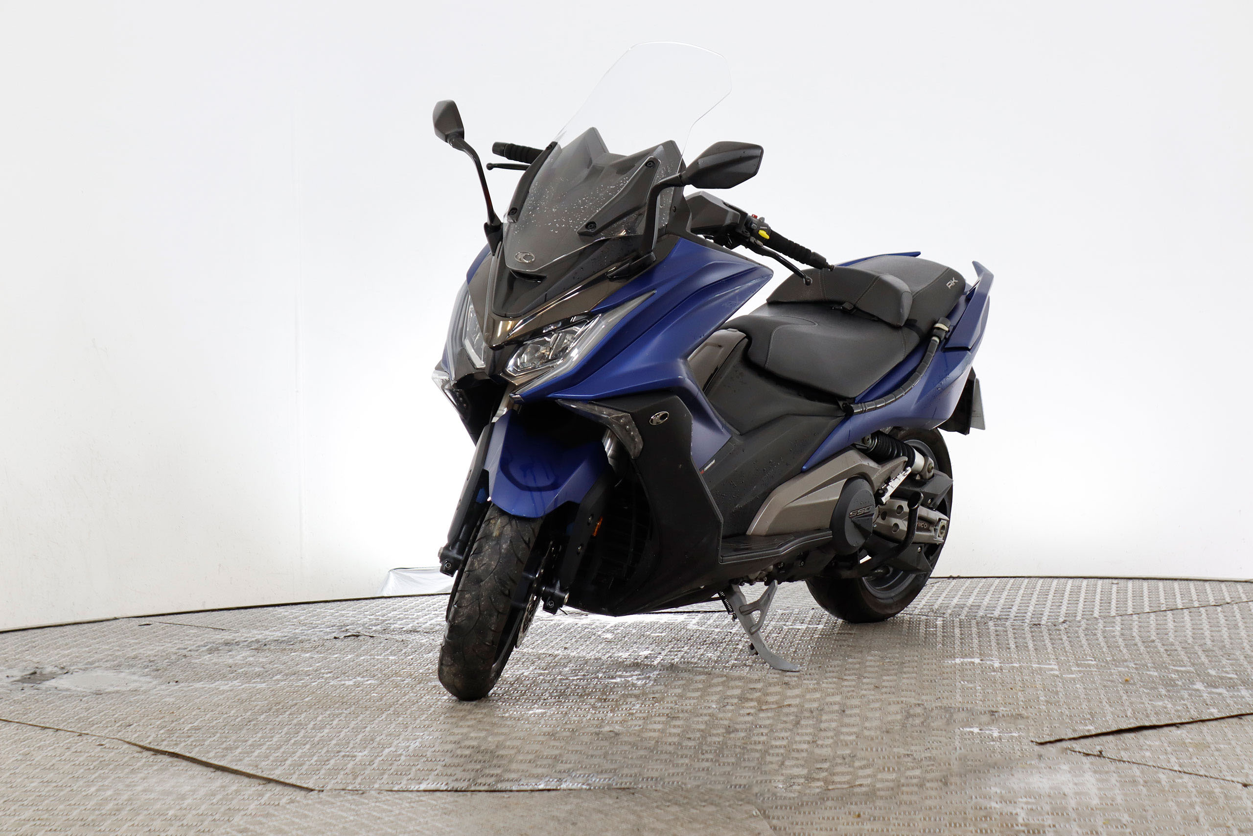 Kymco AK 550 54cv ABS # FAROS LED foto 1