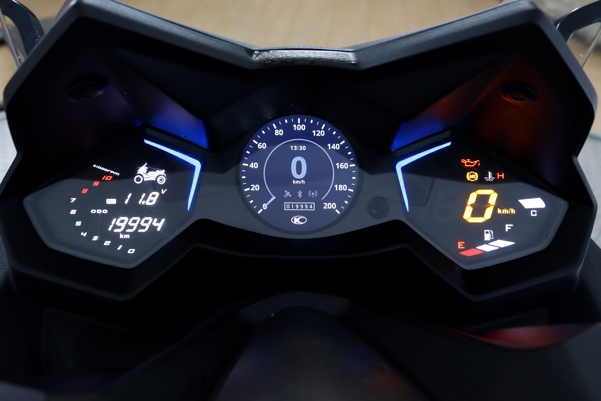 Kymco AK 550 54cv ABS # FAROS LED foto 11