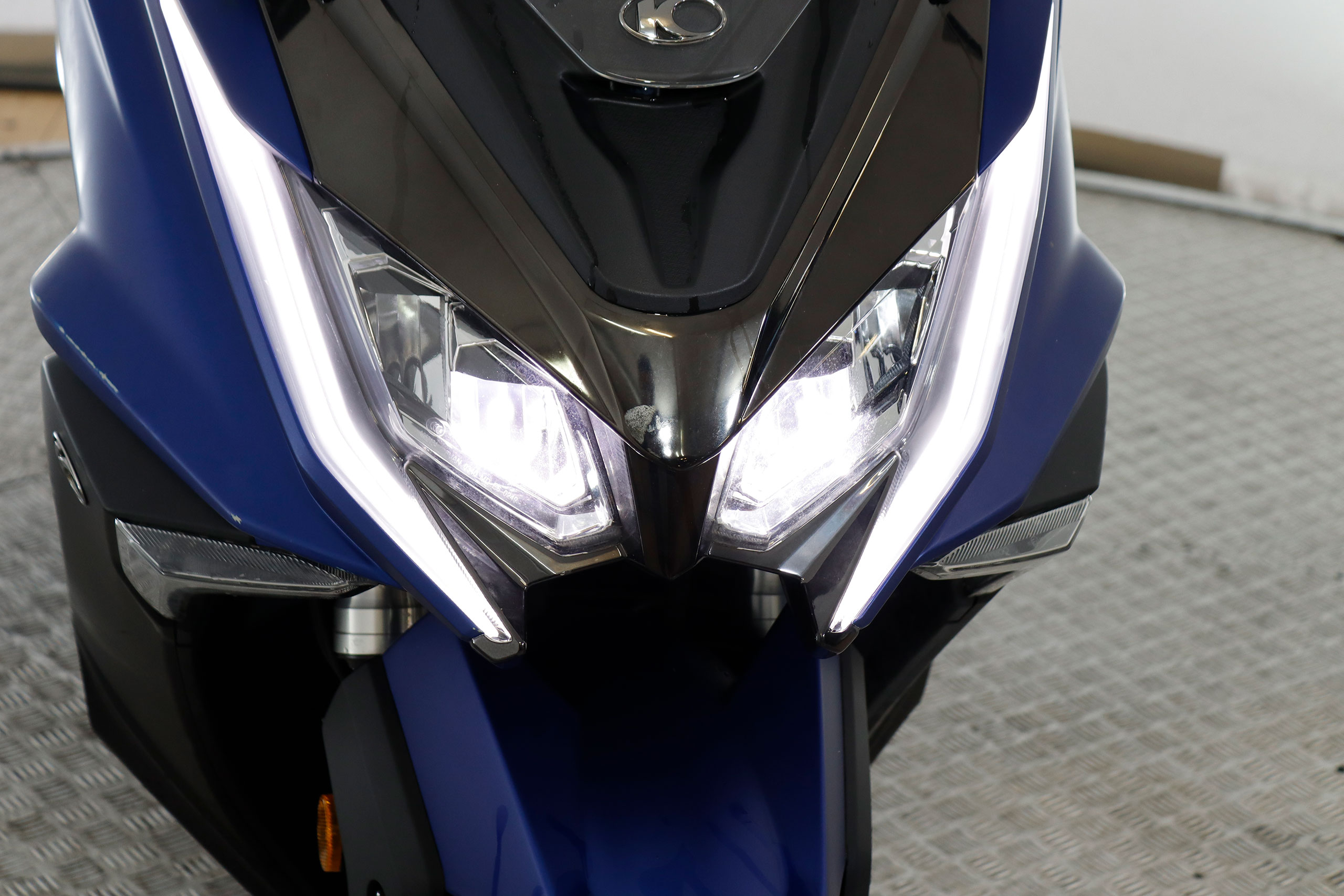 Kymco AK 550 54cv ABS # FAROS LED foto 19