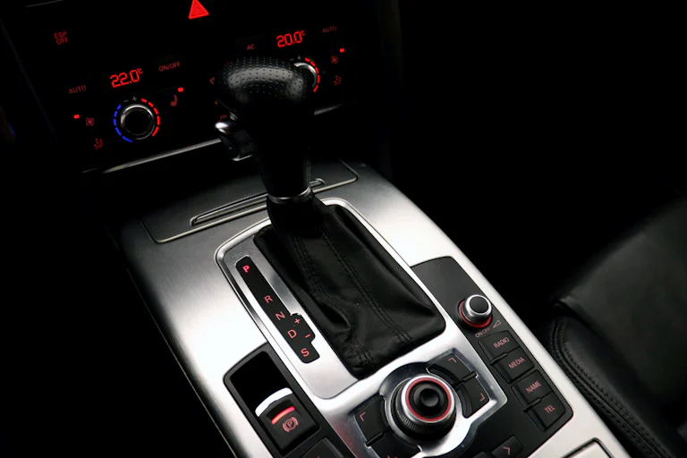 Audi A6 AVANT 3.0 TDI S-Line Quattro 240cv Auto 5P # NAVY, CUERO, BIXENON foto 22