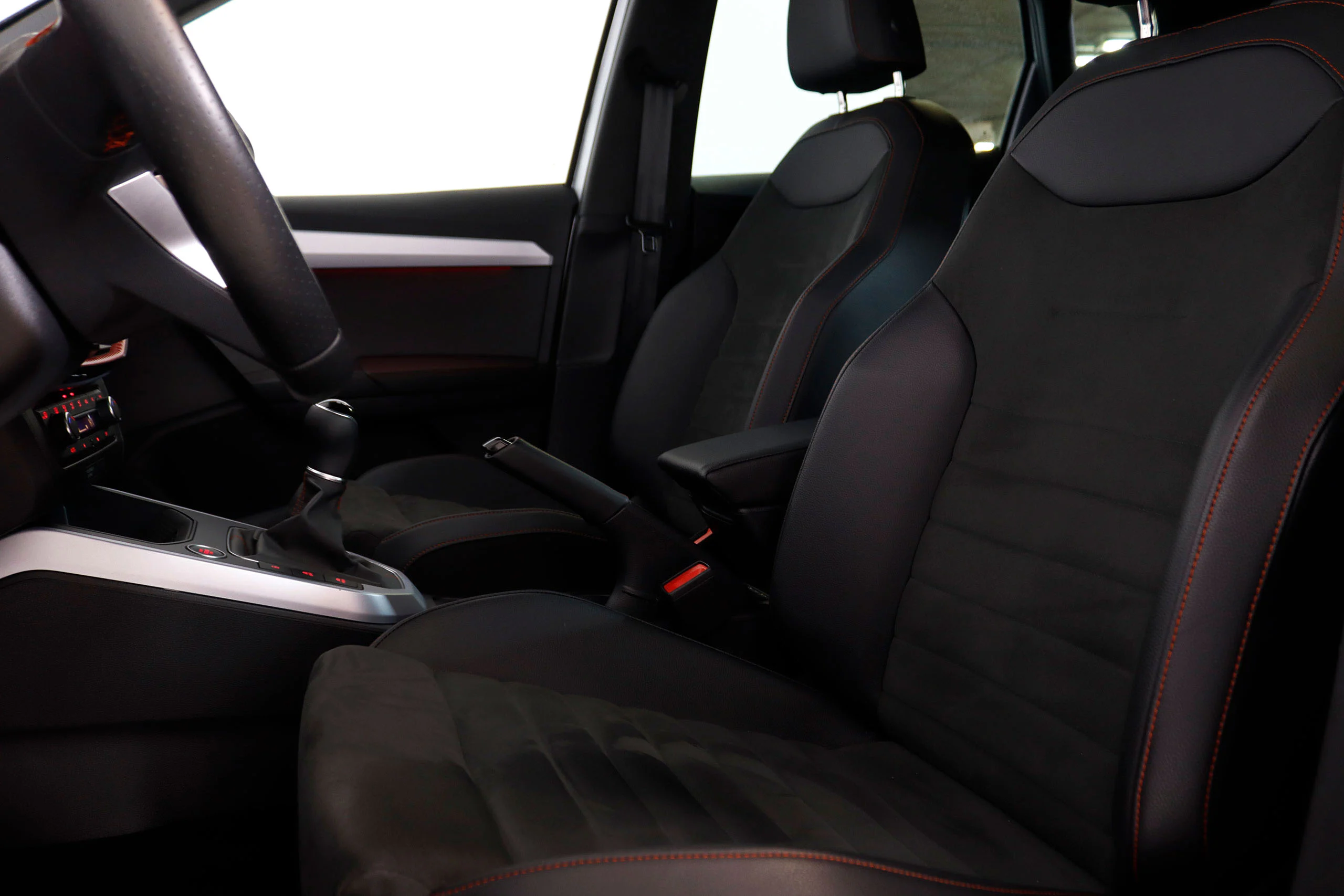 Seat Arona 1.0 TSI FR 110cv 5P S/S # GARANTIA FAB 02/2025,NAVY, FAROS LED, PARKTRONIC - Foto 24